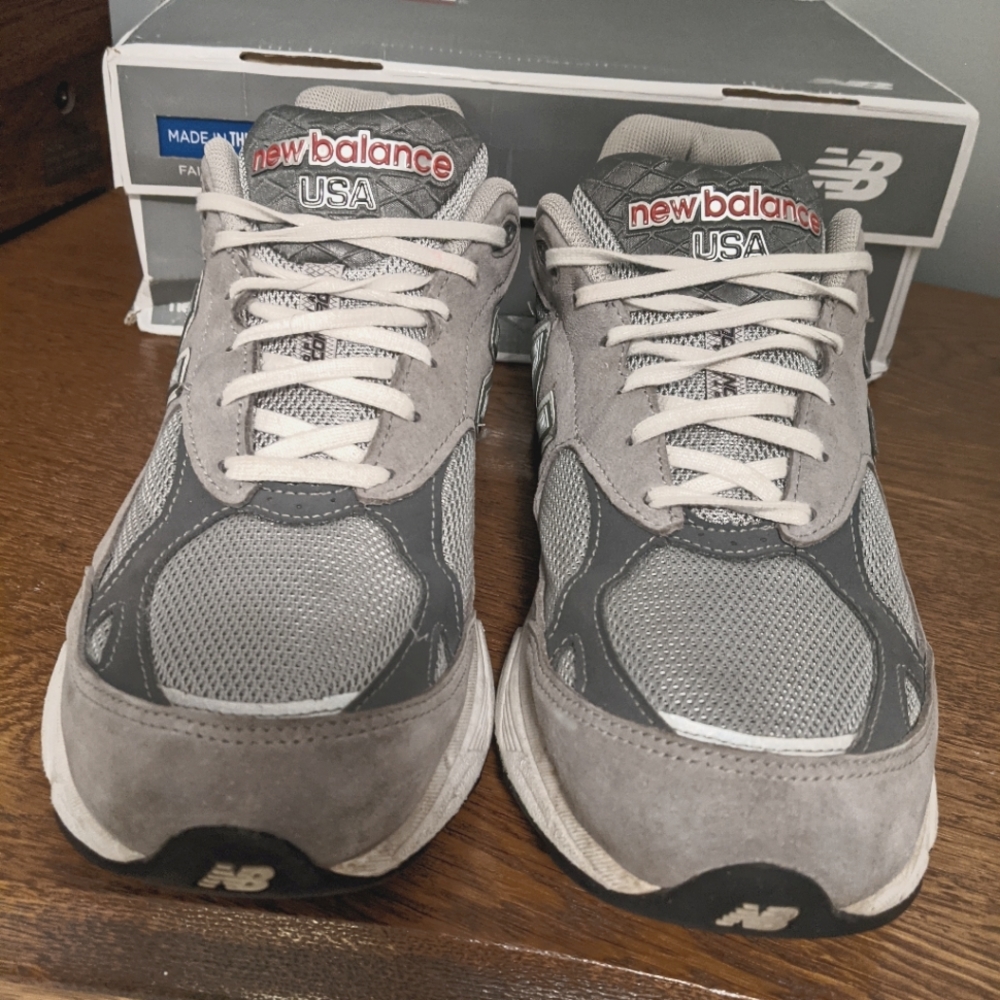 New Balance 990v3
